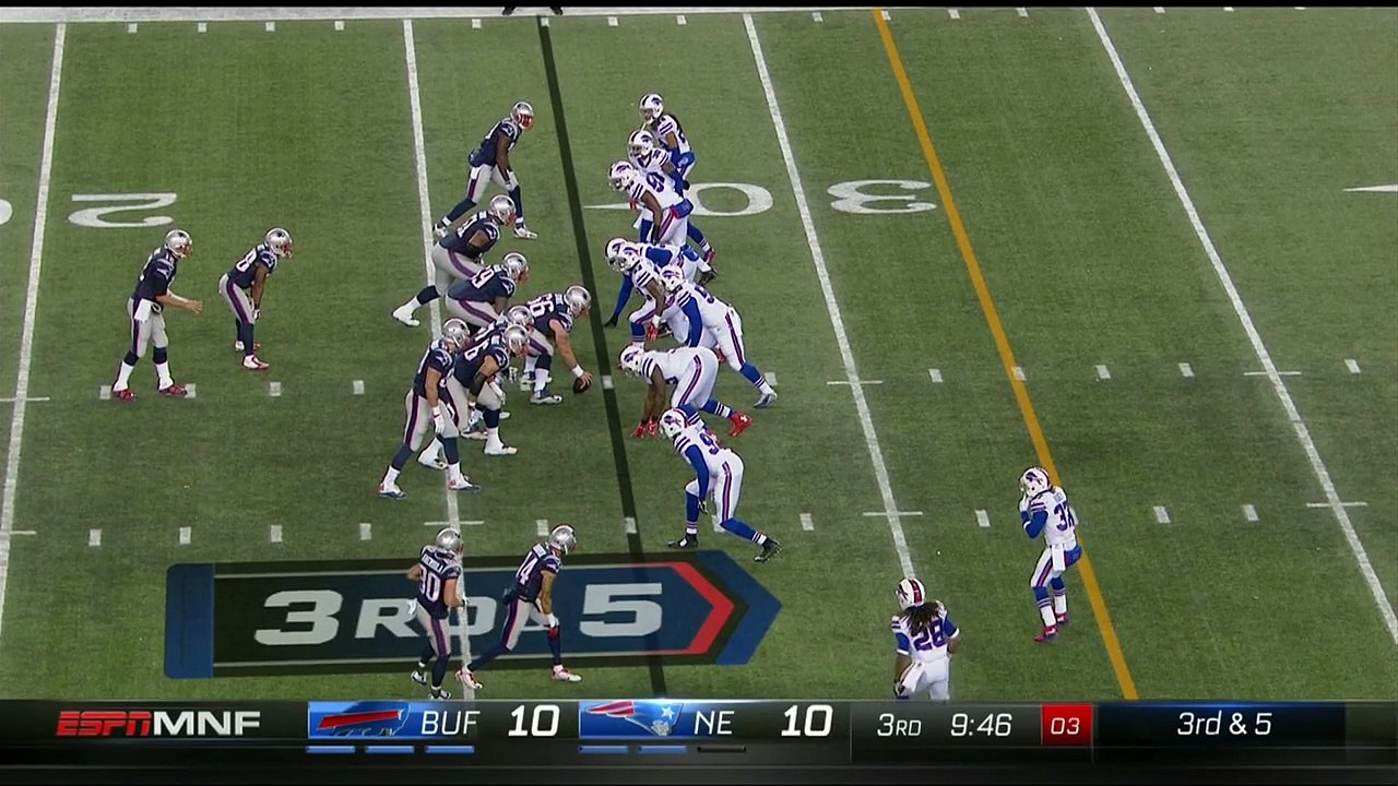 Stephon Gilmore breaks up pass from Tom Brady