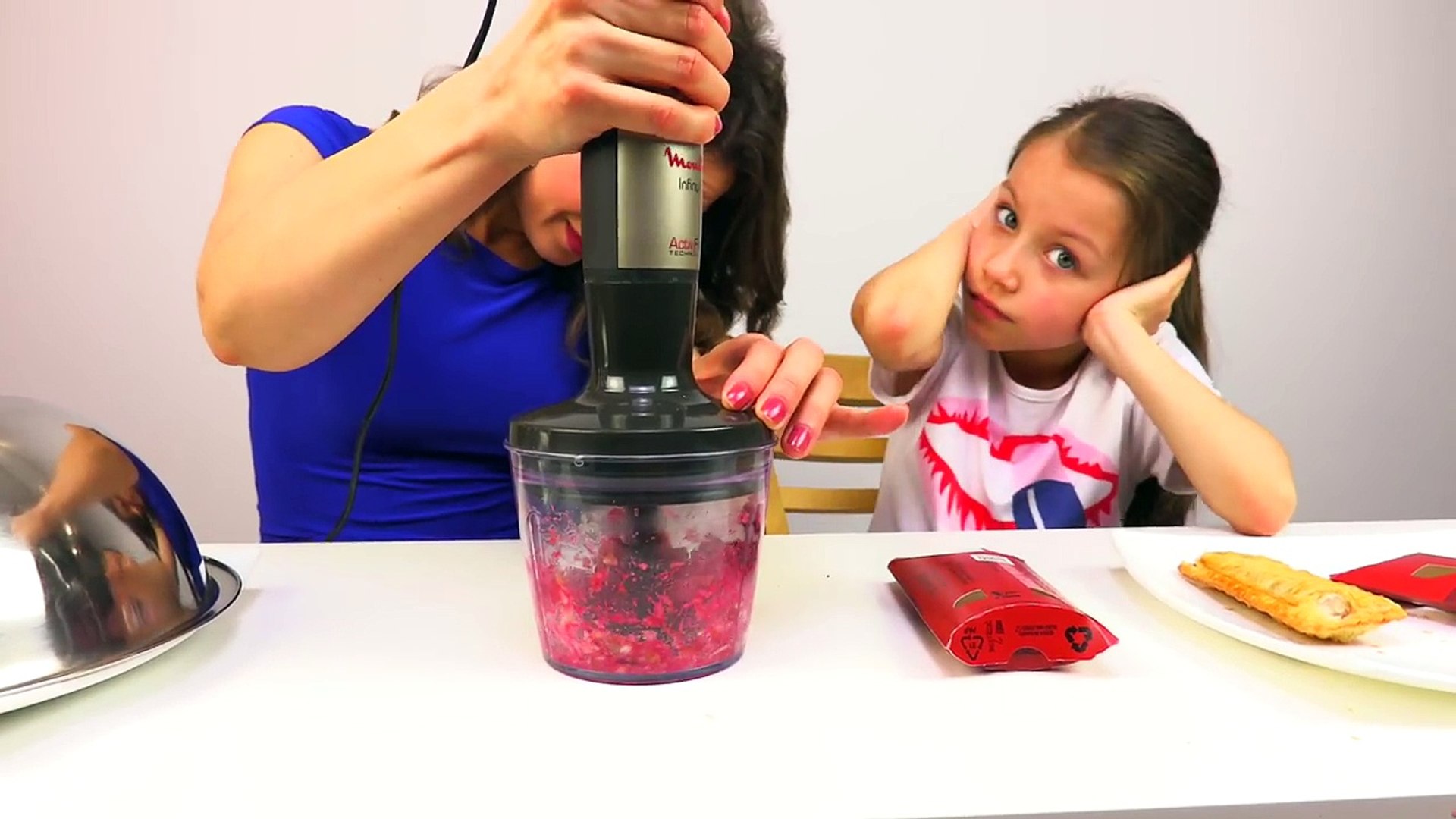 ⁣МАКДОНАЛЬДС против БЛЕНДЕРА Челлендж MCDONALDS VS BLENDER CHALLENGE Video For Kids /// Вики Шоу