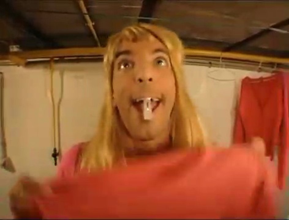 Samantha Oups fait son grand ménage… catastrophe assurée ! 🧹🤣