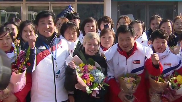 北 올림픽 선발대-여자 아이스하키 선수단 방남 / YTN