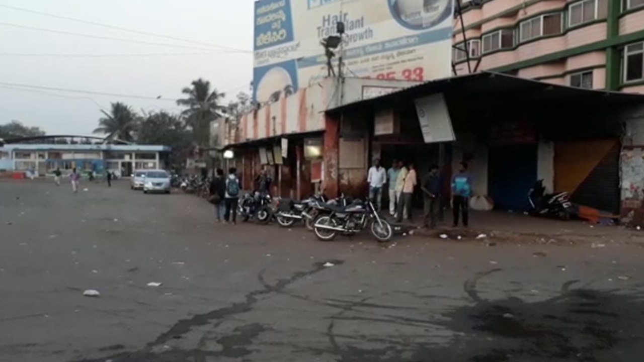 ಮಹದಾಯಿಗಾಗಿ ಕರ್ನಾಟಕ ಬಂದ್ | ಮಂಡ್ಯದಲ್ಲಿ ಬಂದ್ ಗೆ ಸಂಪೂರ್ಣ ಬೆಂಬಲ | Oneindia Kannada