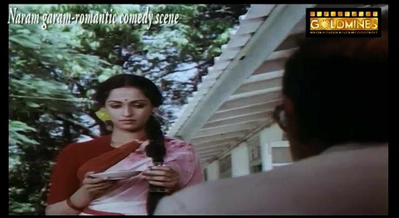 Naram Garam-Romantic Utpal Dutt Comedy Scene
