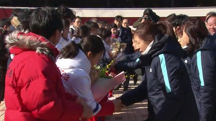 [YTN 실시간뉴스] 女 아이스하키 단일팀 진천선수촌서 상견례 / YTN