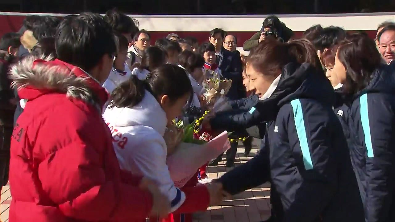 [YTN 실시간뉴스] 女 아이스하키 단일팀 진천선수촌서 상견례 / YTN