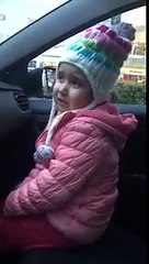 Babasını Fenerbahçeli yapmak isteyen küçük kızın aşırı sevimli halleri