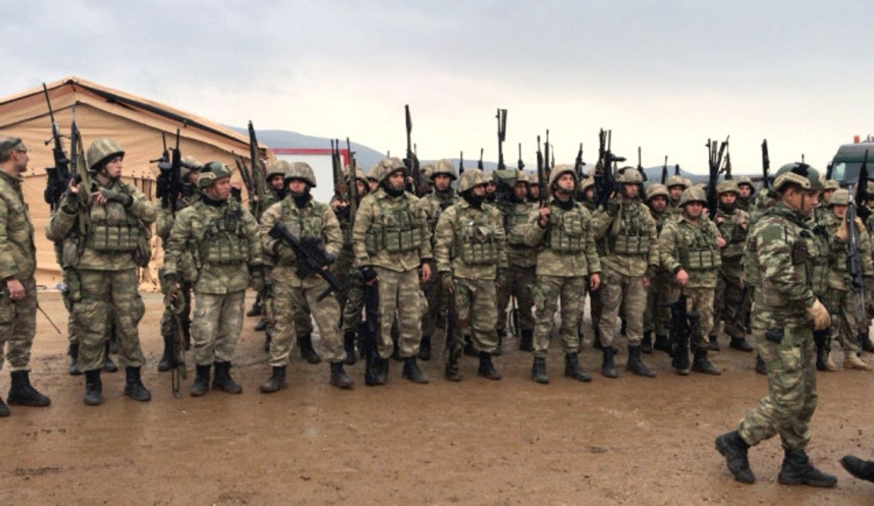 Tüyleri Diken Diken Eden Görüntü! Komandoların Yemini, Yeri Göğü İnletti