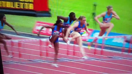 Jasmin Stowers Losing Her Wig When Falling In The 110 Mtr Hurdles. Anniversary Games. London 9/7/17.