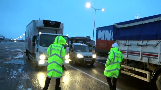 Aksaray-Ankara karayolunda buzlanma - AKSARAY