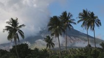 Las erupciones del volcán filipino Mayon dejan más de 77.000 evacuados