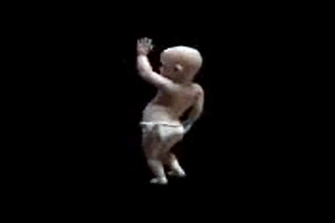 Bebe bailando
