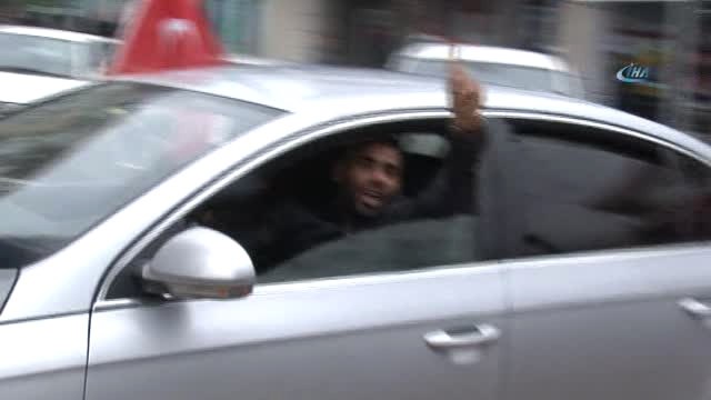 40 Araçlık Konvoyla Gelip Askerlik Şubesine Başvurdular