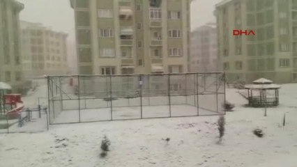 Sakarya-Kar Yağışı Adapazarı'nda Ulaşımı Etkiledi