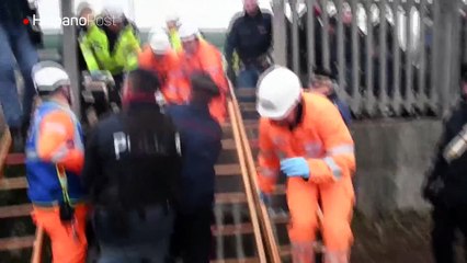 Varios muertos por el descarrilamiento de un tren en Milán