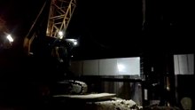 KOBELCO BME800G PD, piling with the Delmag 62 at night