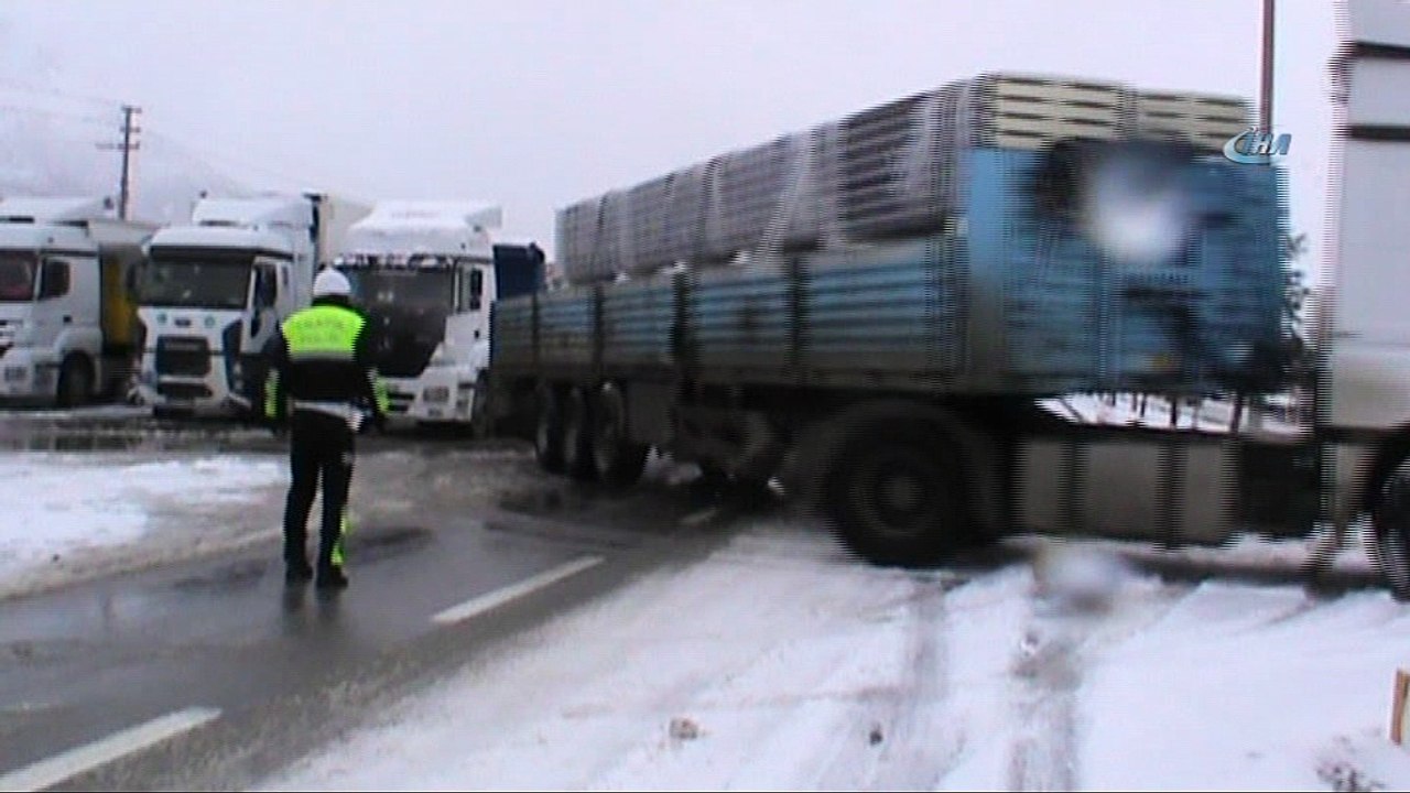 Konya-Antalya karayolunda trafiğe kar engeli