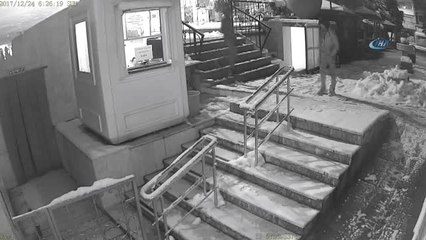 Cami Tuvaletindeki Paraları Çalan Hırsızlar Kamerada