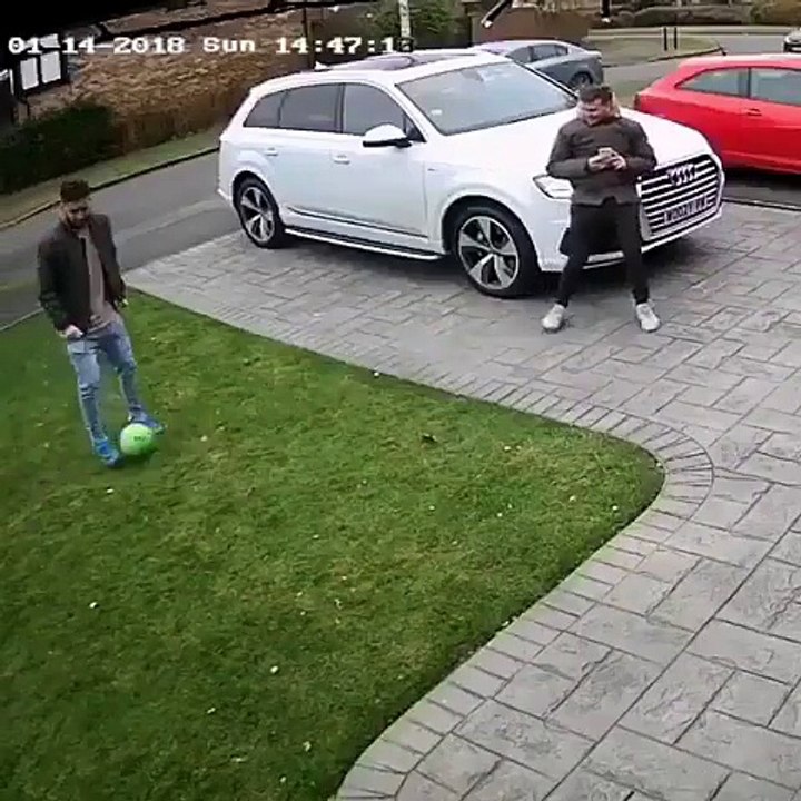 Watch wath picket thé caméra up2018  sow funny