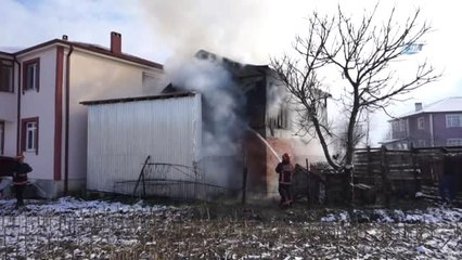 Samanlık Yangını Ahıra Sıçradı