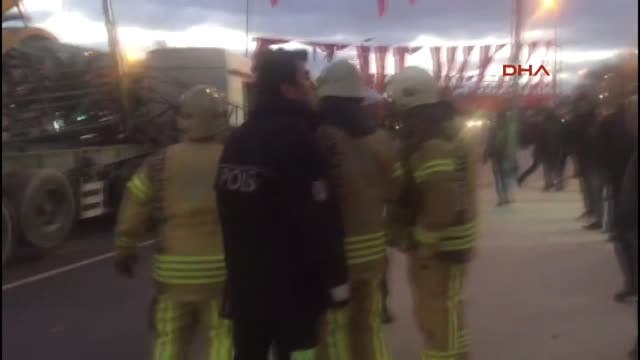 Vatan Caddesi'nde Damperi Açılan Hafriyat Kamyonu Trafik Tabelasını Devirdi