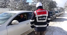 Kış Turizminin Gözdesi Uludağ'da 3 Kilometrelik Araç Kuyruğu Oluştu