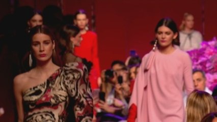 Jorge Vázquez inunda de colores, rotundos y vibrantes, la pasarela de Madrid