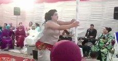 رقص في عرس مغربي على أنغام شعبية