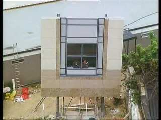 Bottom S02 E03 Burglary