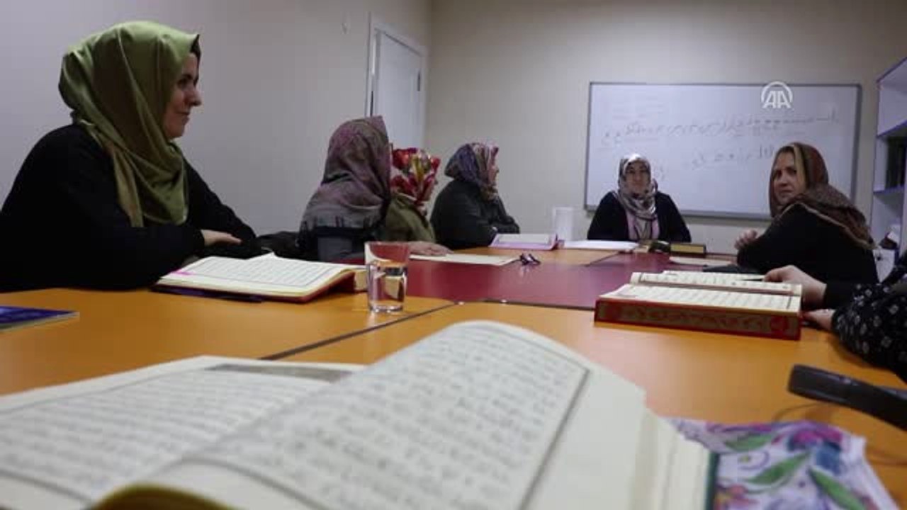 Kur'an-ı Kerim Okumayı 83 Yaşında Öğrendi