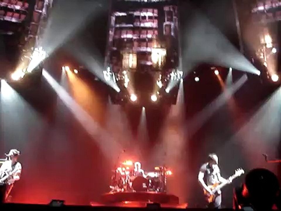 Muse - Interlude + Hysteria, Color Line Arena, Hamburg, Germany  10/28/2009