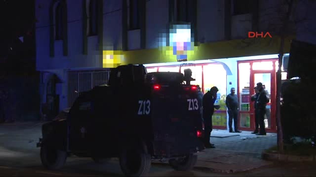 İstanbul'daki Silahlı Soygun Marketin Kameralarına Yansıdı