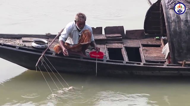 Ce pecheur attrape 1 poisson à la seconde... Quelle maitrise