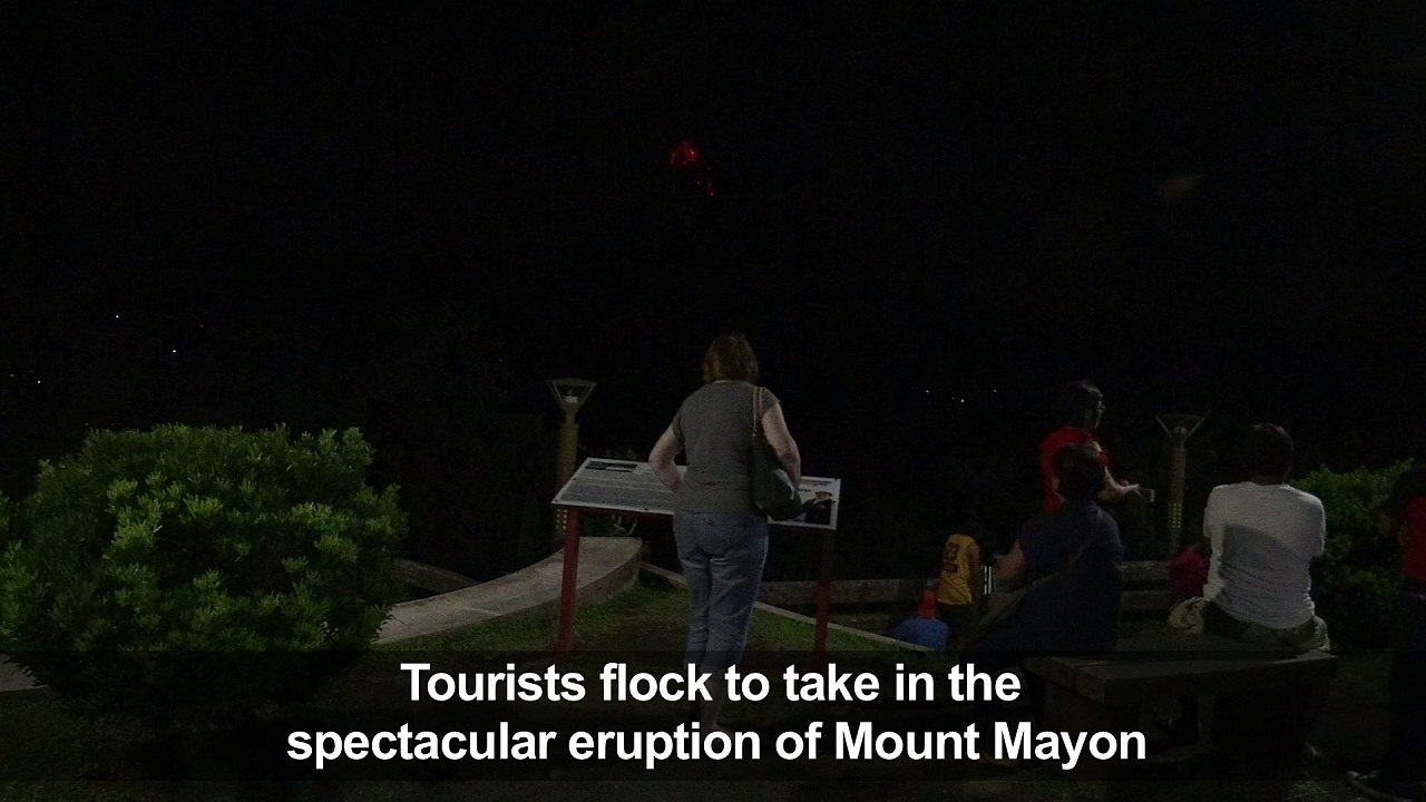 Tourists flock to Philippine city to watch volcanic eruption