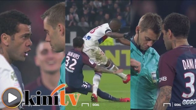 Jerit dan bantah keputusan pengadil, Alves digantung tiga perlawanan