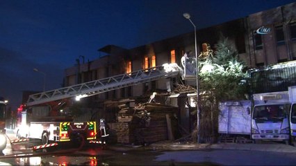 Başkent’te mobilya atölyesi alev alev yandı