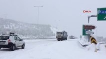 Adana-Pozantı Karayolu Yoğun Kar Yağışı Nedeniyle Trafiğe Kapandı