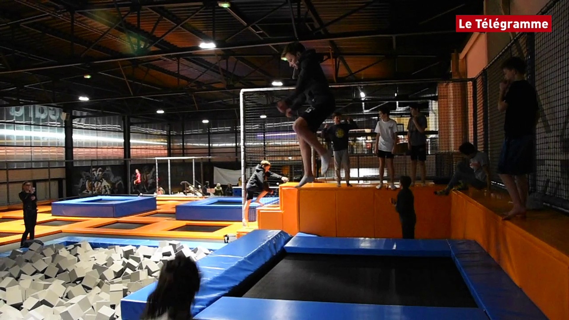 Vannes. Le trampoline park inauguré - Vidéo Dailymotion
