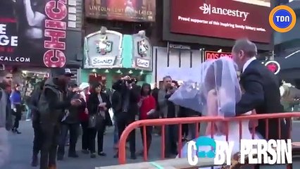 Quelle va être la réaction des passants devant se mariage