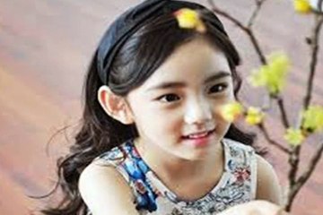 Kursi Kondangan ala Wonogiri Dipakai Model Cilik Korea Selatan Lee Eun Chae untuk Photo Shoot