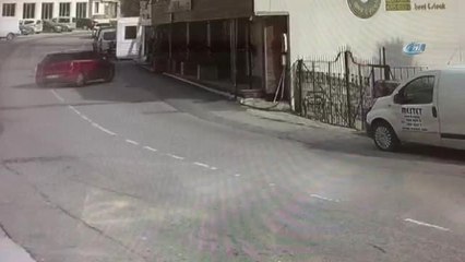 Kadın Sürücü, Oyuncu Erkan Petekkaya'nın Restoranına Böyle Daldı