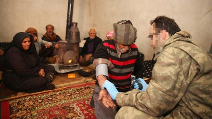 YPG'den Kurtarılan Köyden İlk Fotoğraflar! Mehmetçik'i Gören Köylüler Rahat Nefes Aldı