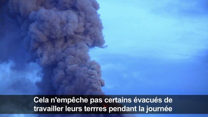 Philippines: le volcan Mayon crache lave et cendres