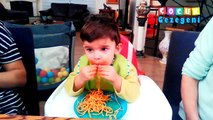 Hunharca makarna yiyen çocuk videosu | bebeklere yemek yediren şarkı
