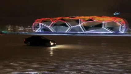 Karda drift yapıp, otomobile bağladıkları leğenle kaydılar