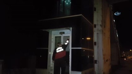 Engelli Asansöründe Mahsur Kalan Gençler Kurtarıldı