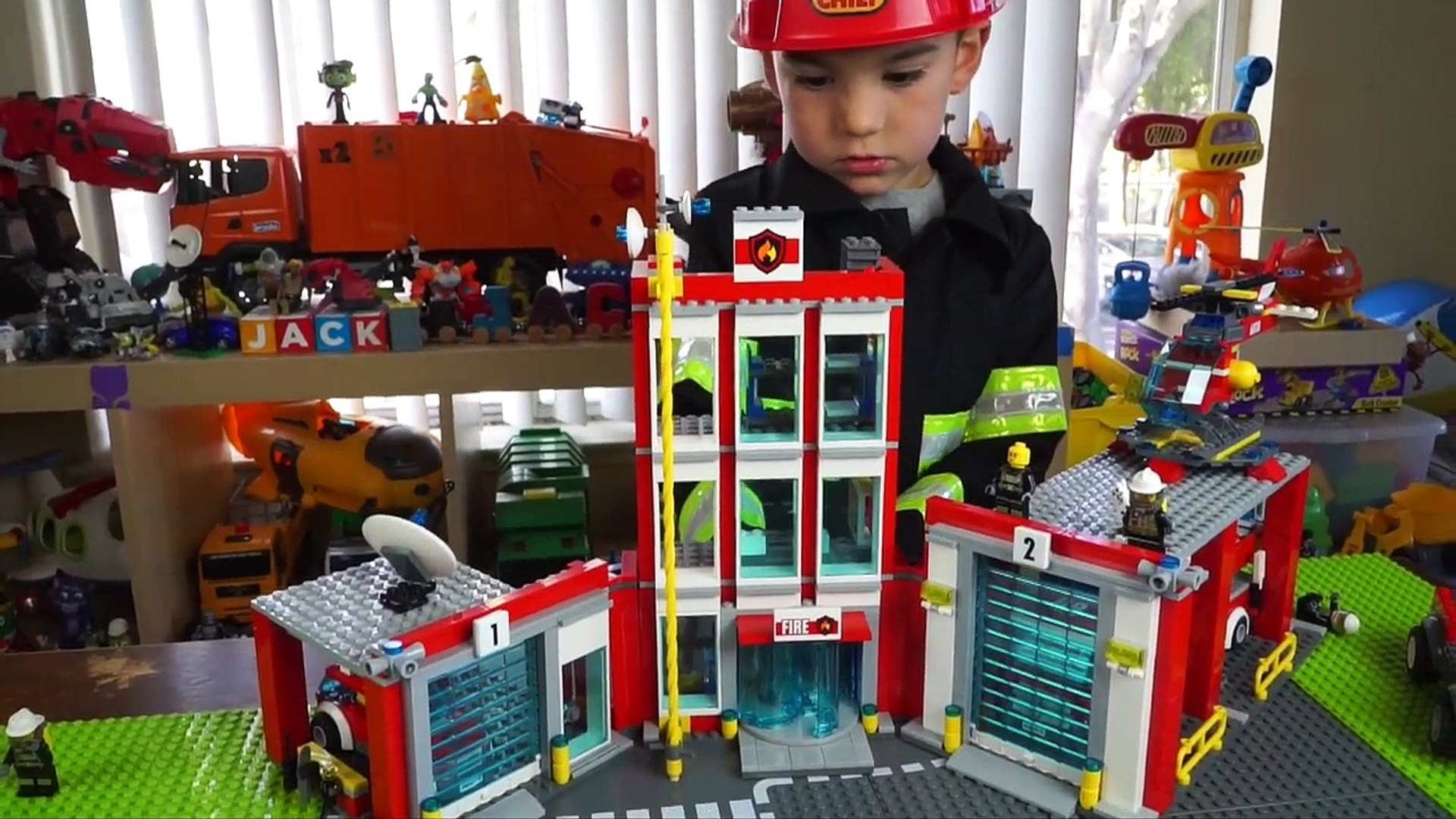 jack jack plays lego