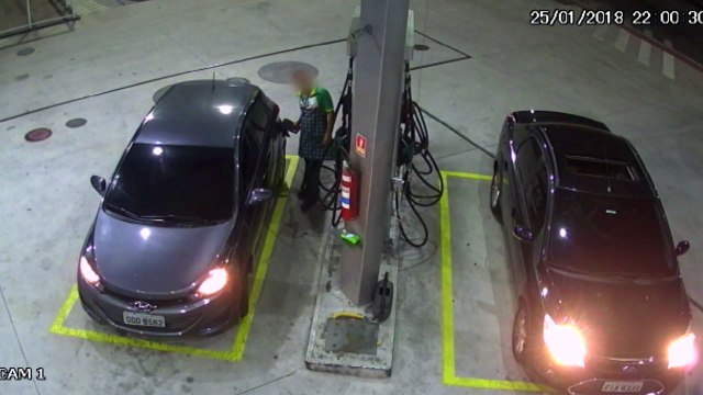 Assaltante rende frentista e abastece o carro sem pagar na Serra