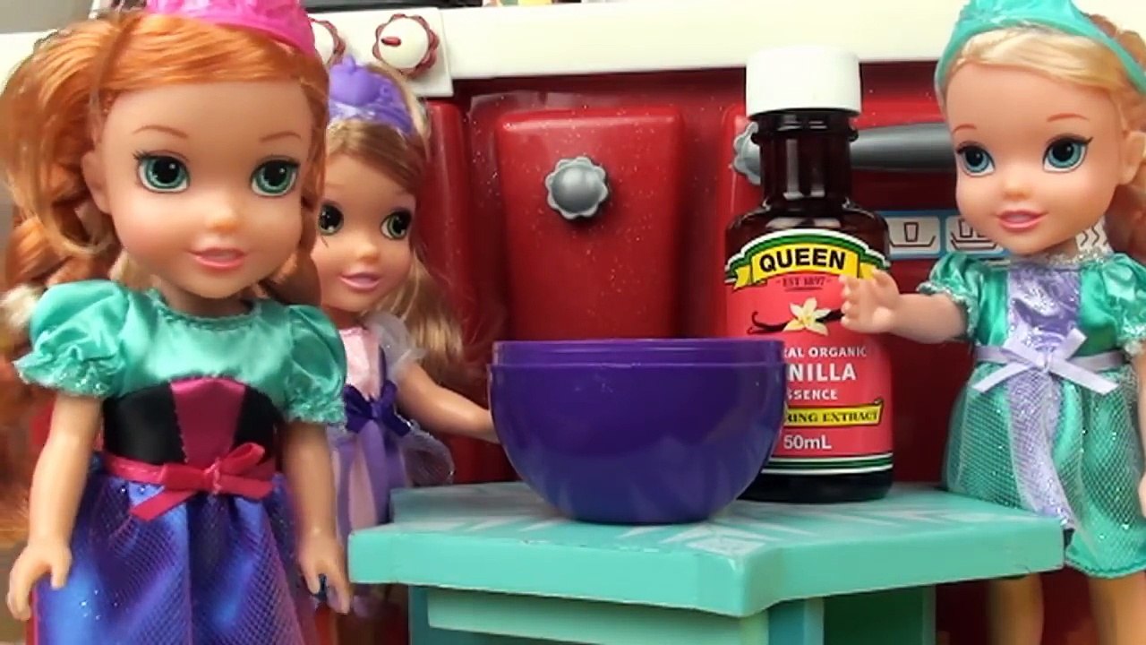 Elsa and Anna Baking