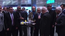 Atatürk Havalimanı'nda Turistler Çiçeklerle Karşılandı