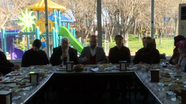 Turan'dan bildiri dağıtan sanatçılara sert tepki