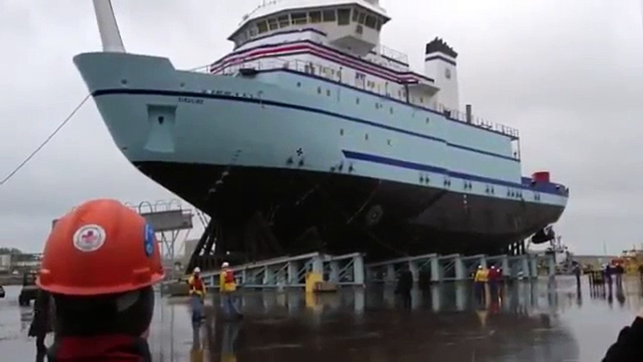 Como se pone un barco dentro del mar